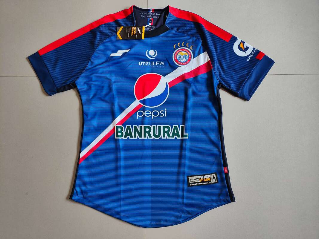 Xelaju MC Guatemala 90s away football shirt / - Depop